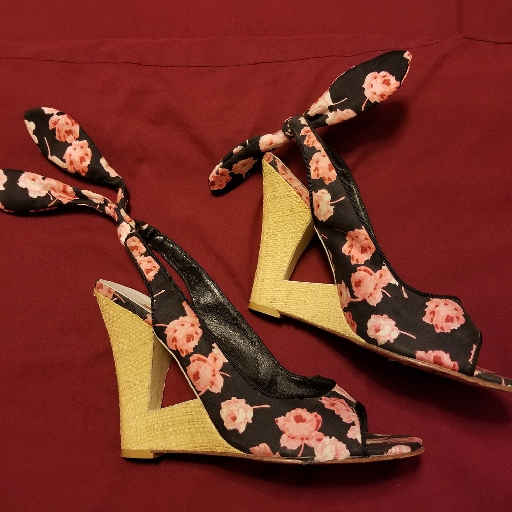 Flowered wedges